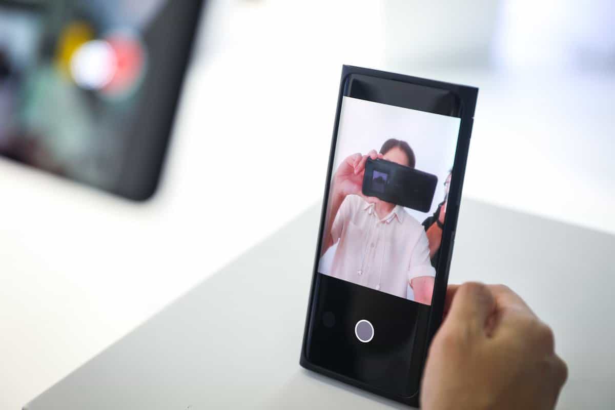 Oppo presenta la primera cámara autofoto bajo la pantalla del mundo