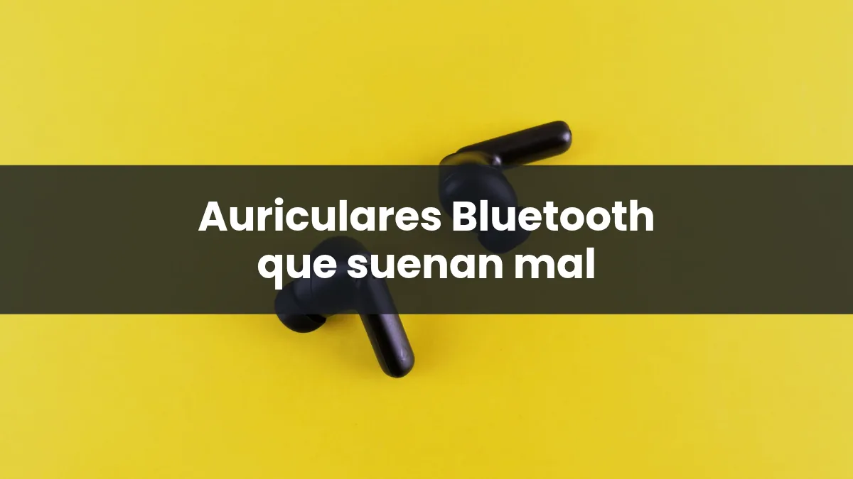 Auriculares inalámbricos Bluetooth junto a un móvil, a punto de revisar por qué suenan mal