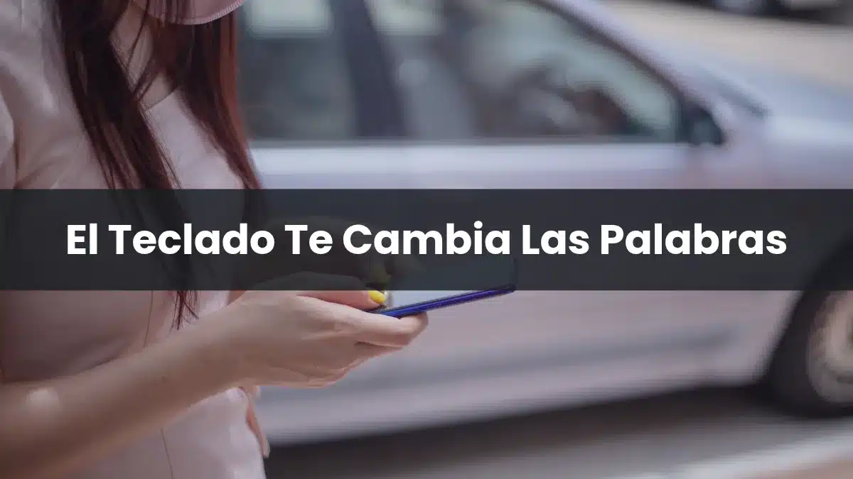 Manos escribiendo con el teclado de un móvil Android