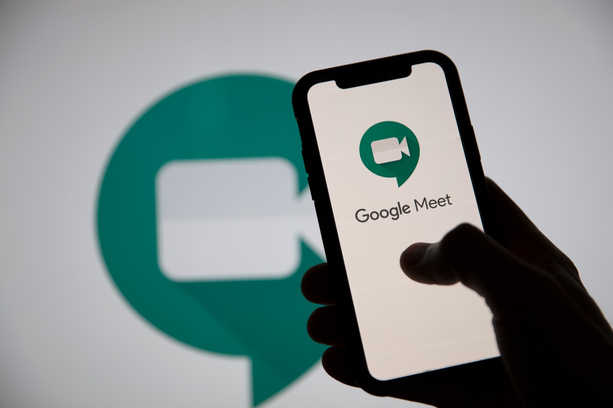 Google Meet está actualizando sus fondos para competir con Zoom
