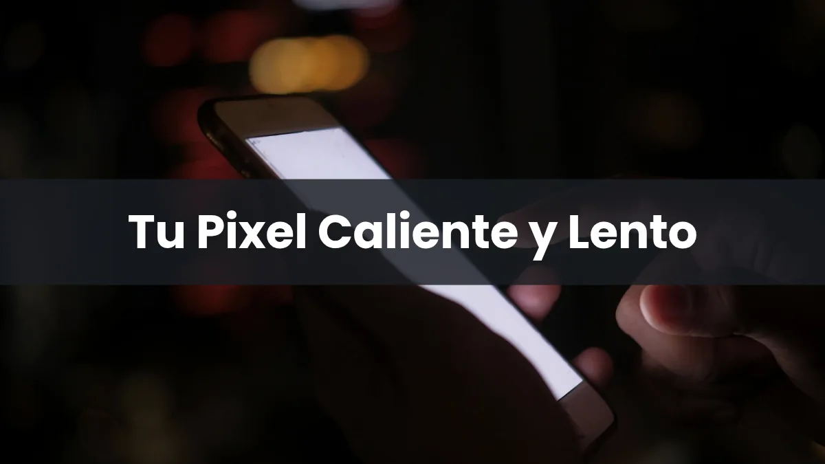 Manos sujetando un móvil Android que se ha calentado durante el uso